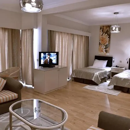 Jasmine Court & In Kyrenia Otel 4*