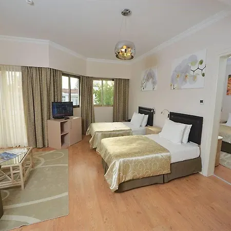 Hotel Jasmine Court & In Kyrenia 4*