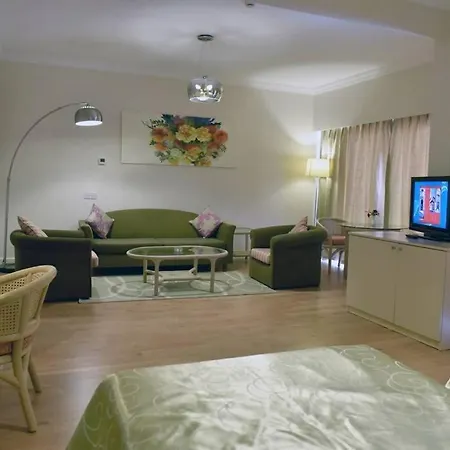 Otel Jasmine Court & In Kyrenia 4*
