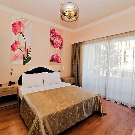 Hotel Jasmine Court & In Kyrenia 4*